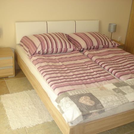 Eszter Apartman เอ็กเกอร์ ภายนอก รูปภาพ