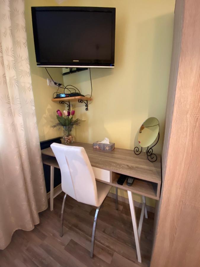 Eszter Apartman เอ็กเกอร์ ภายนอก รูปภาพ