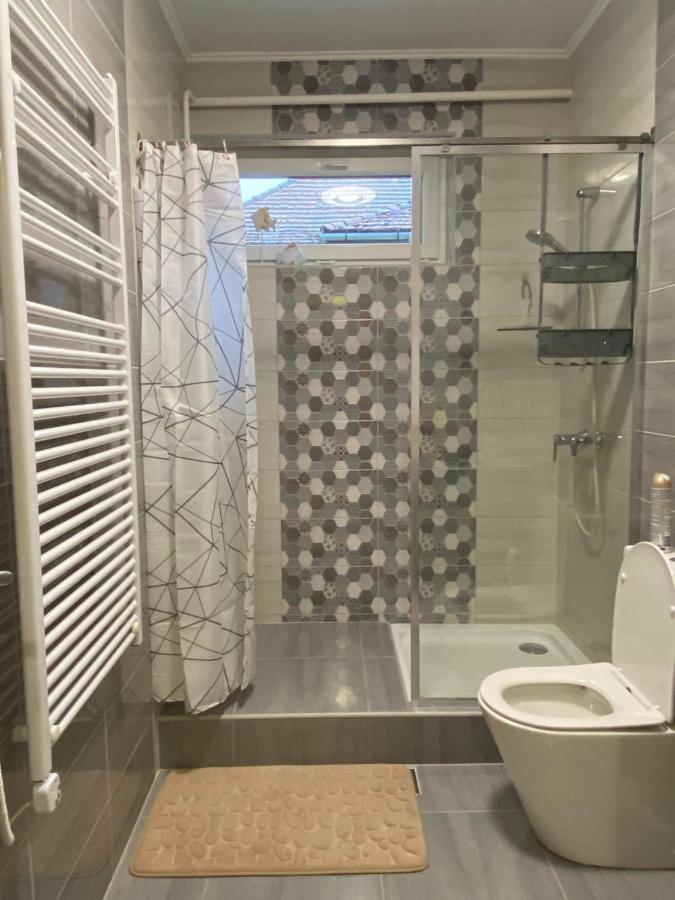 Eszter Apartman เอ็กเกอร์ ภายนอก รูปภาพ