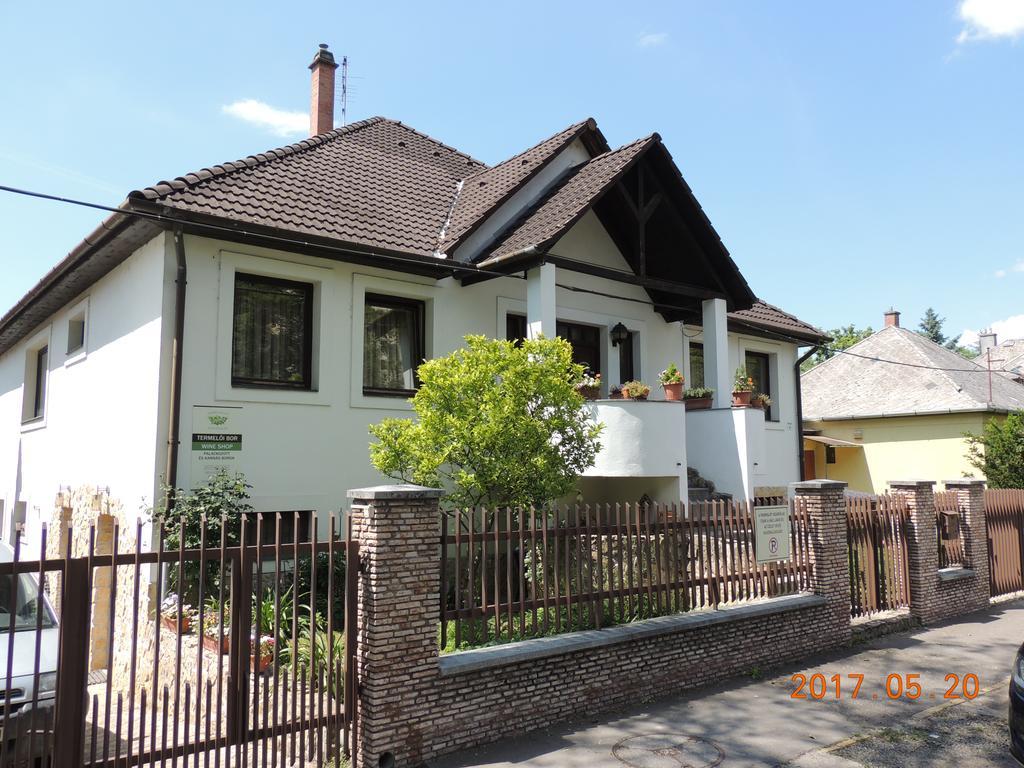 Eszter Apartman เอ็กเกอร์ ภายนอก รูปภาพ