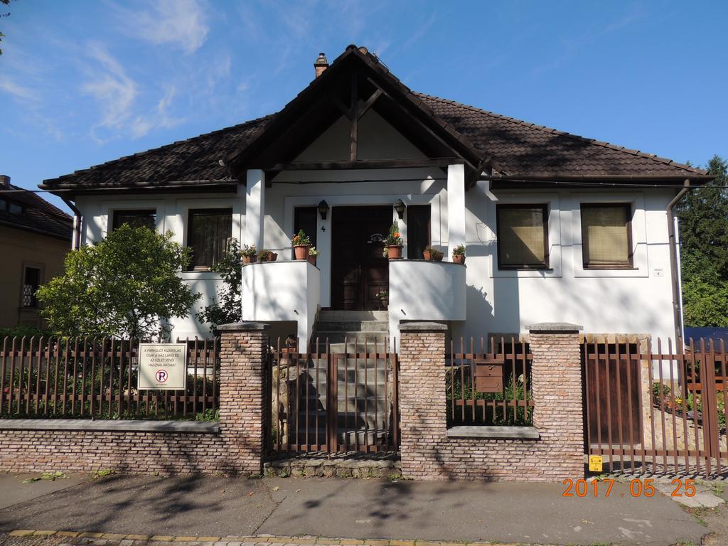 Eszter Apartman เอ็กเกอร์ ภายนอก รูปภาพ