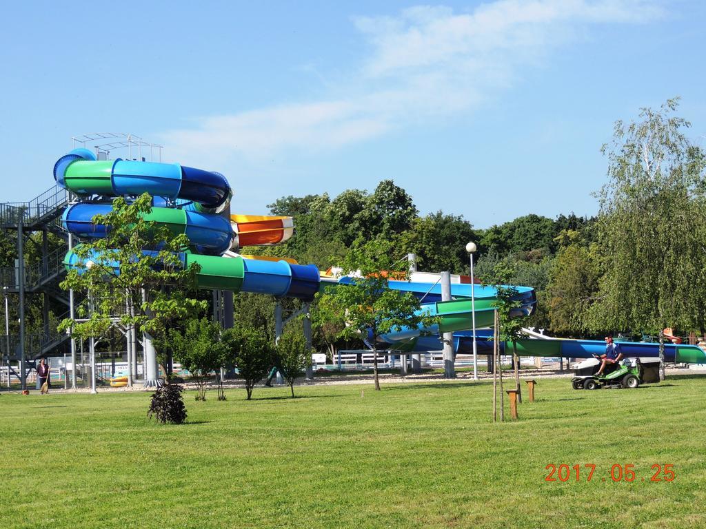 Eszter Apartman เอ็กเกอร์ ภายนอก รูปภาพ