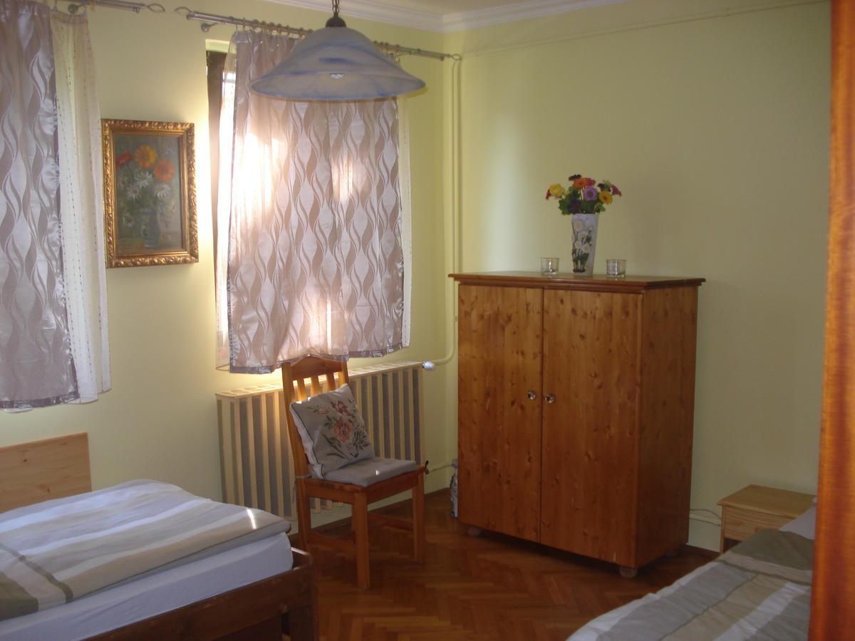 Eszter Apartman เอ็กเกอร์ ภายนอก รูปภาพ