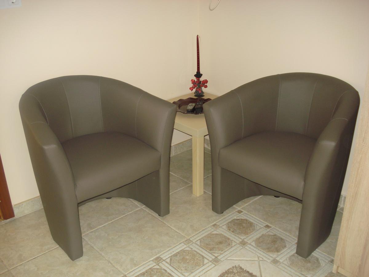 Eszter Apartman เอ็กเกอร์ ภายนอก รูปภาพ